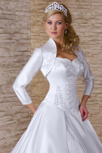 200-249-es fehér zsinóros, magyaros menyasszonyi ruha boleróval